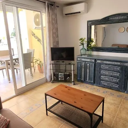 Charm With An Oasis By The Apartment