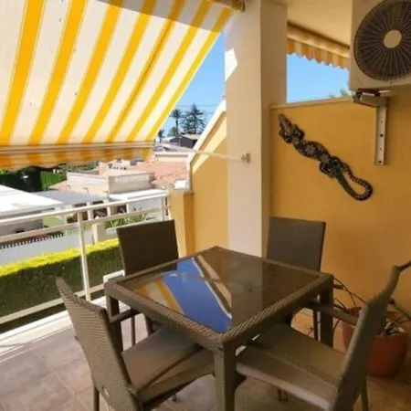 Apartment Charm With An Oasis By The Denia